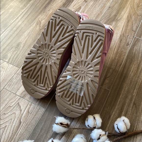 🌿UGG- MINI BAILEY BOW SPLATTER BOOTS🌿 - Picture 6 of 16